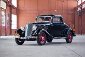 Ford V8 DeLuxe 3-Window Coupe
